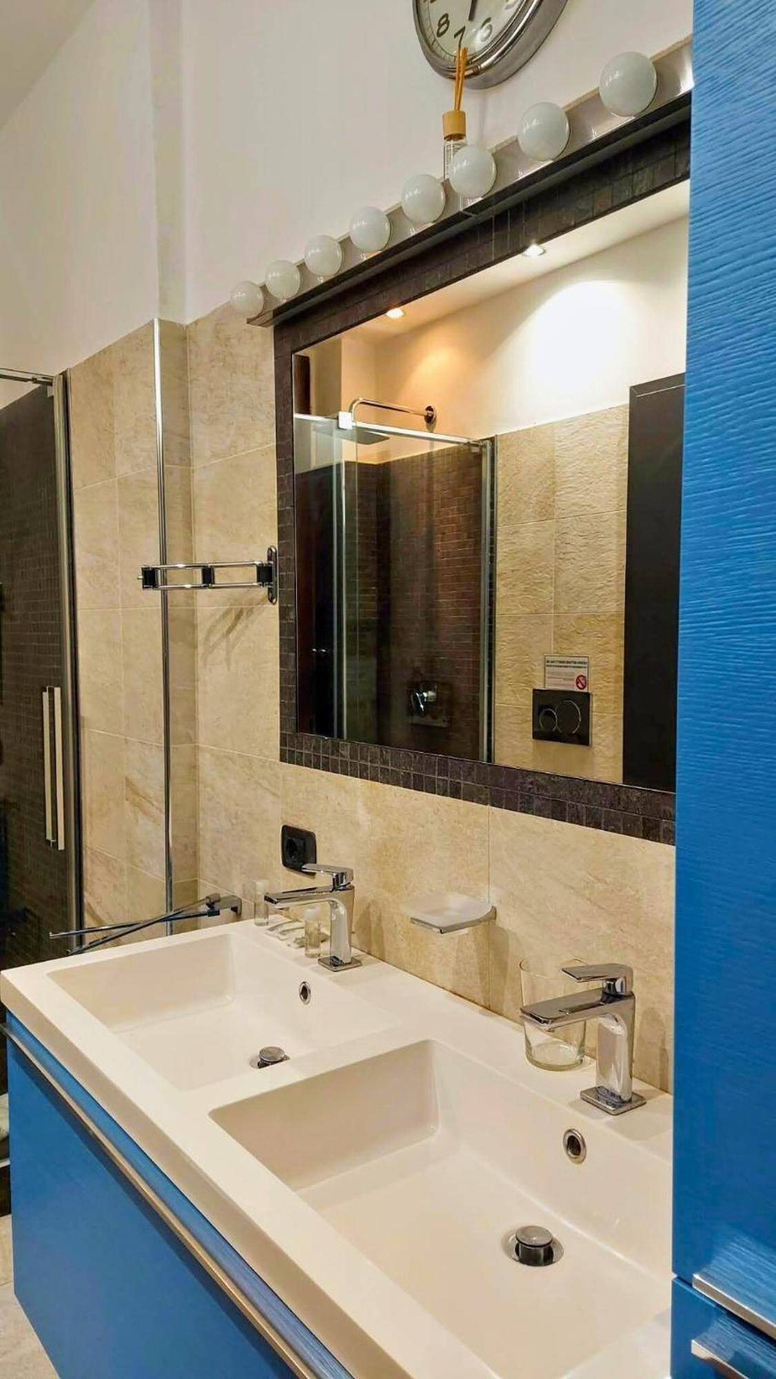 Vfh Stylish Boutique Apartment-City Center Milán Exteriér fotografie